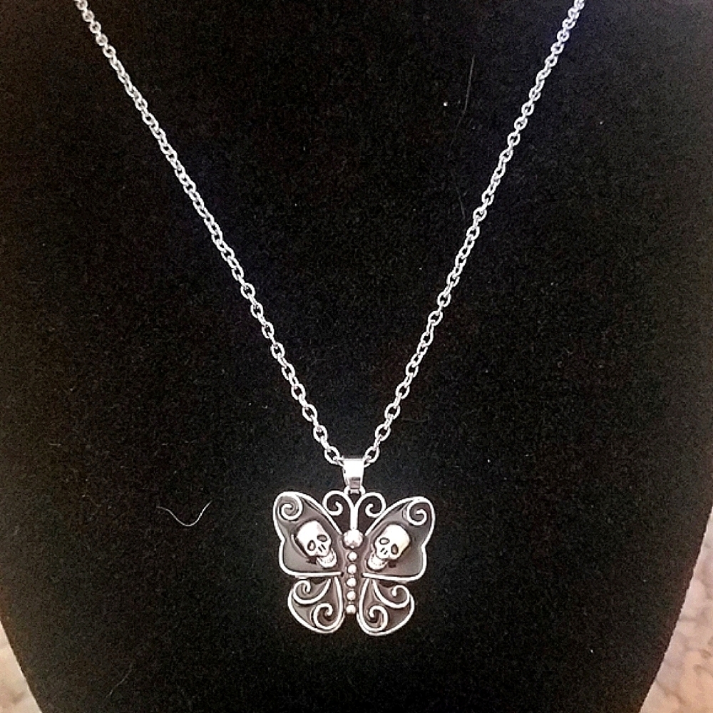 💖Emery Rose Skull and Butterfly Charm Necklace